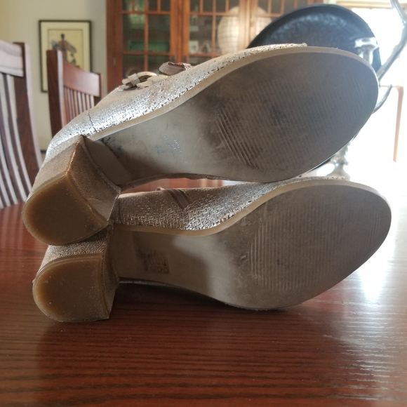 Unity in Diversity Metallic Open-toe Heel - Picture 6 of 9